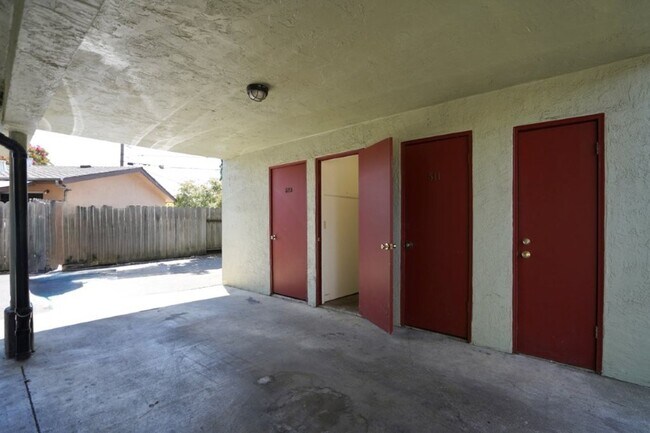 Building Photo - 511-525 Riverside Drive