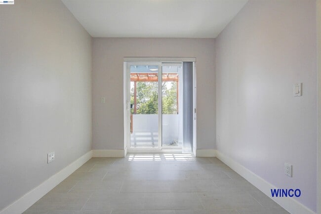 Building Photo - 263 Ralston St