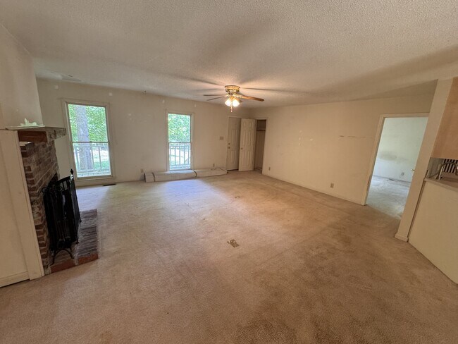 Building Photo - 112 Oak Leaf Cir