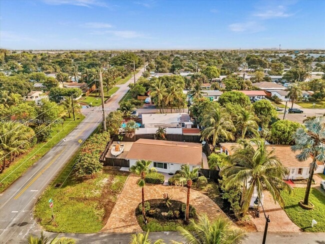 Building Photo - 1513 NE 30th Ct