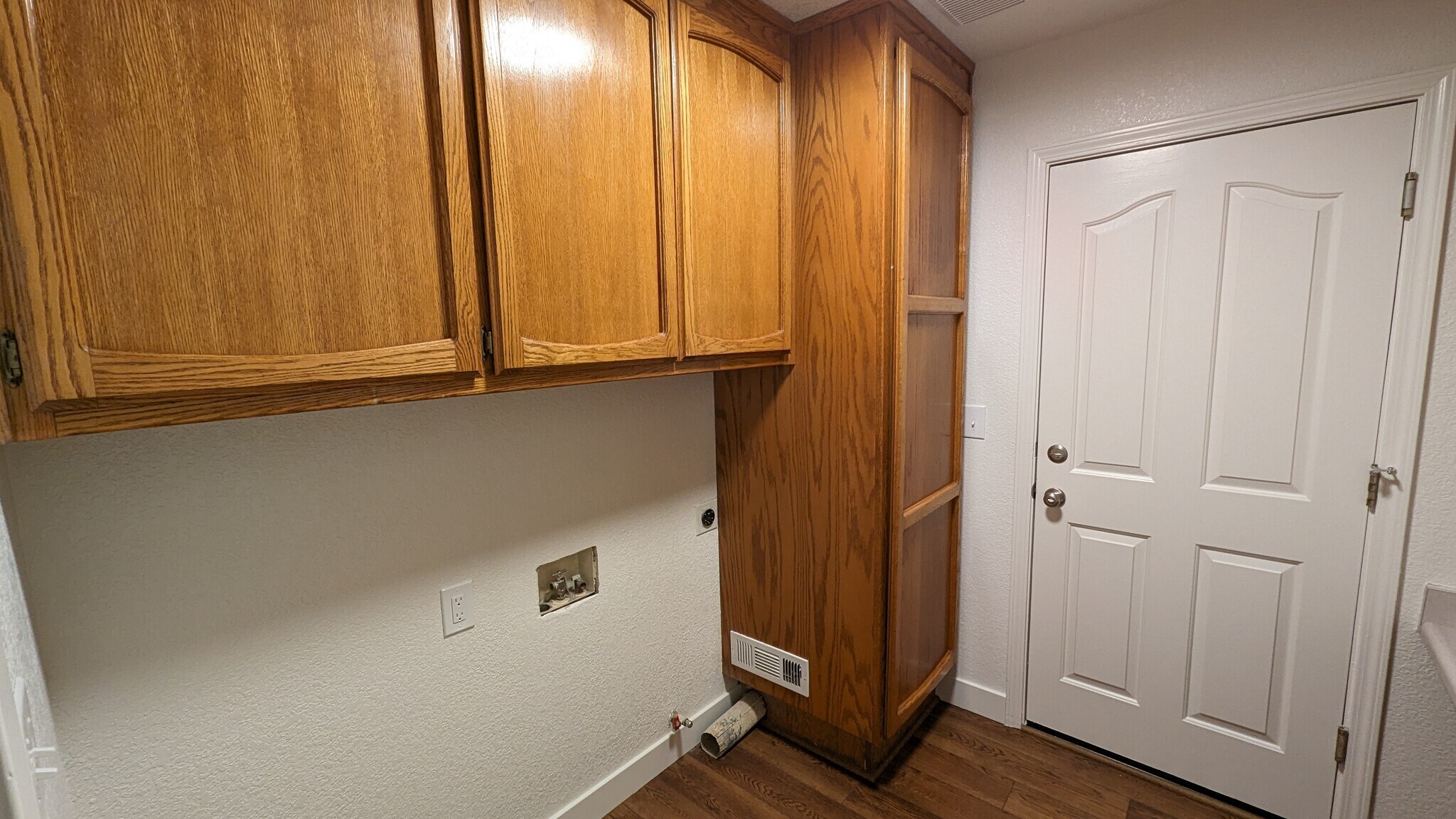 Laundry room - 225 Shadowrun Ct
