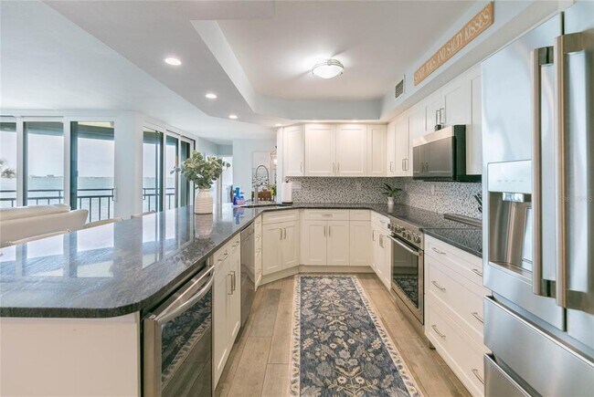 Building Photo - 5729 Del Sol Blvd