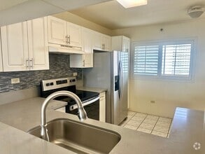 Building Photo - 2 bedroom 2 bath unit in highly desirable ...