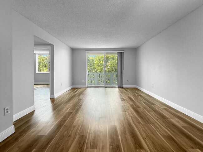 Building Photo - 919 Hillcrest Dr