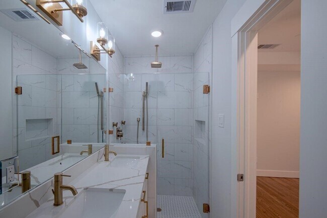 Building Photo - 1135 Stonecrest Dr