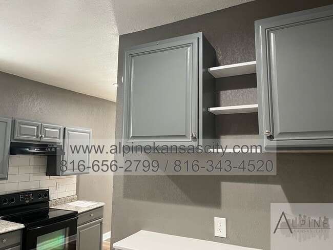 Building Photo - Updated NE Home!