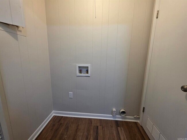 Building Photo - 3 Apache Dr