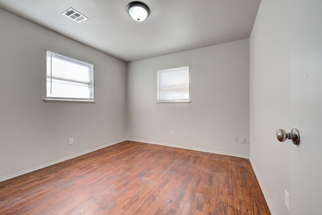 Building Photo - 1528 SE 49th Terrace