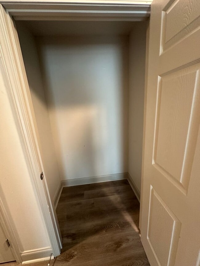 Building Photo - 1406 Memory Ln