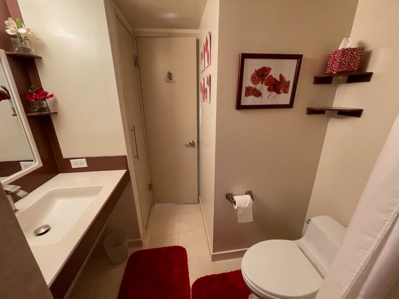 Building Photo - 2499 Kapiolani Blvd