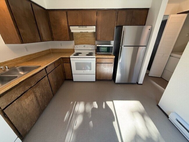 Building Photo - Alfi 3510 4-plex - Everett