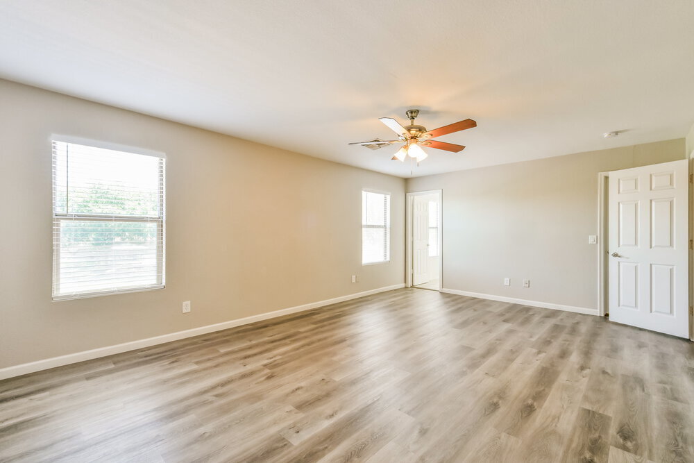 Building Photo - 2236 E Spruce Dr
