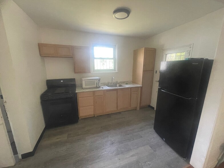 Building Photo - 7245 Campania Ave