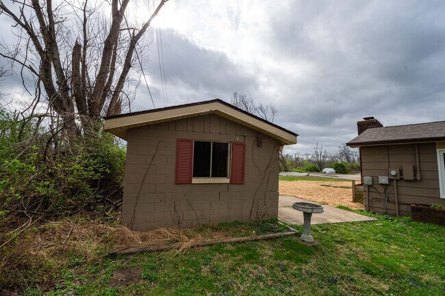 Building Photo - Lovely 3 Bed / 2 Bath in Private Setting--AVAILABLE NOW!!!
