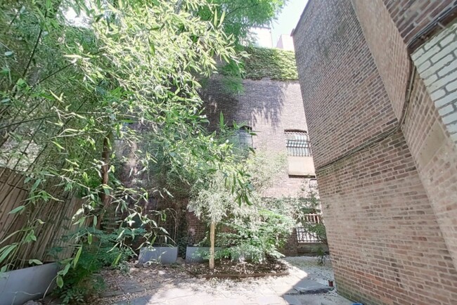 Building Photo - 151 W 82nd St