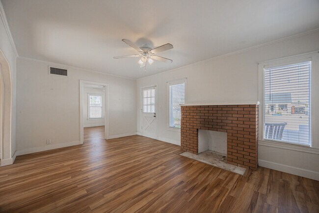 Building Photo - 1617 E Willetta St