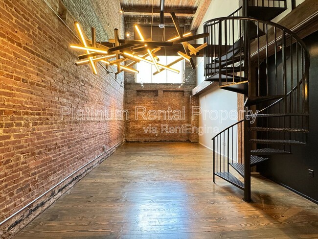 Building Photo - 326 Nelson St SW