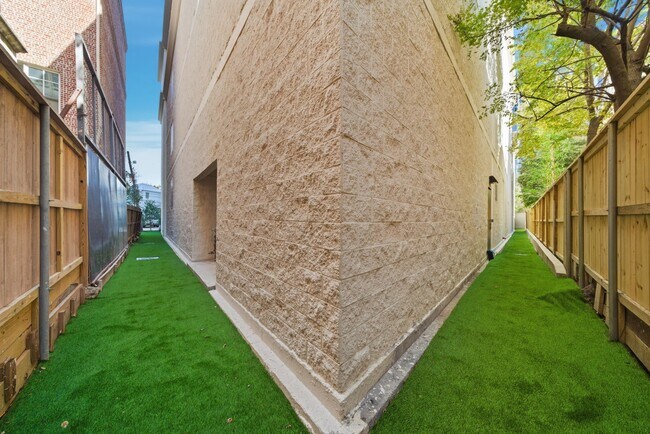 Building Photo - 2323 San Felipe St