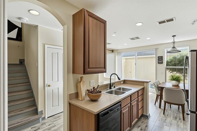 Building Photo - 6215 S Chickasaw Trail