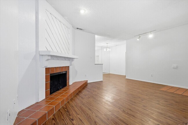 Building Photo - 9600 Royal Ln