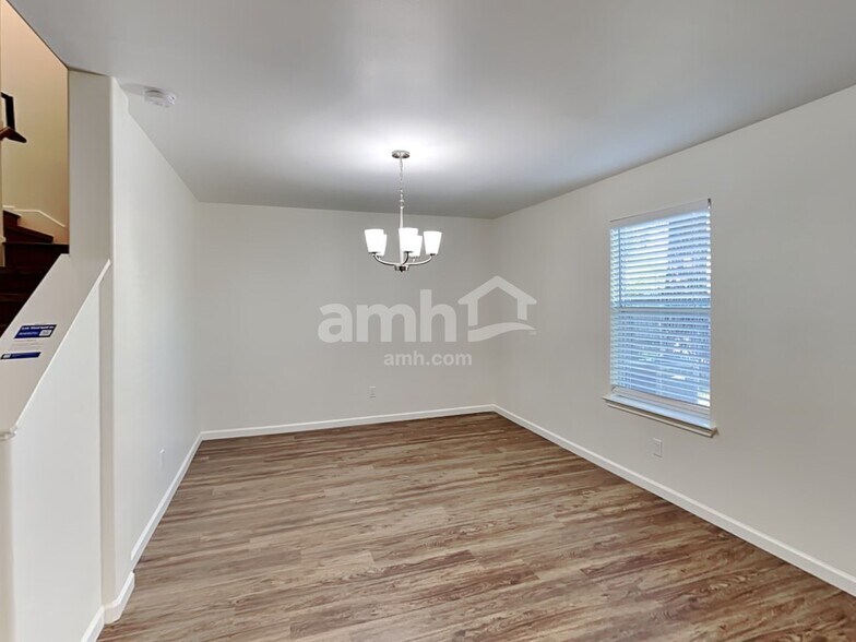 Building Photo - 16778 Fallen Timbers Dr