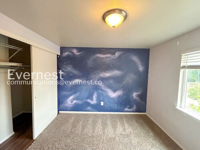 Building Photo - 5550 Lantana Cir