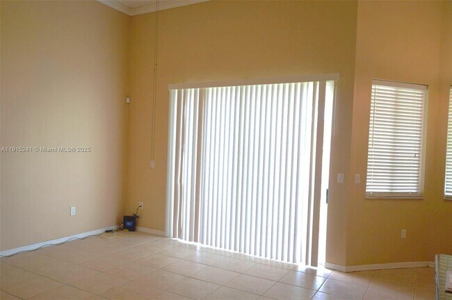 Building Photo - 2202 SE 17th Ave