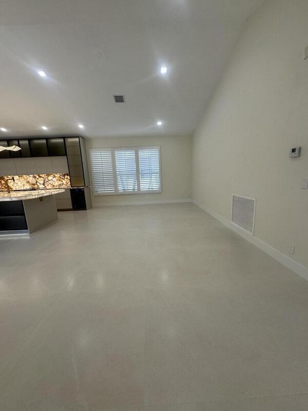 Building Photo - 7686 La Corniche Cir