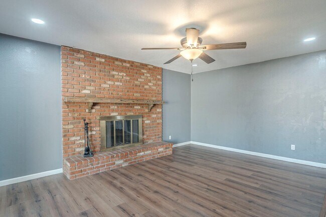 Building Photo - 3236 S Kenwood Ln