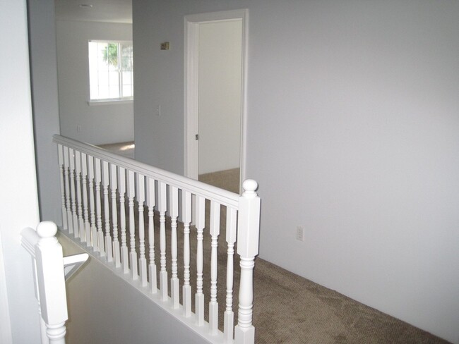 Building Photo - Beautiful Town Home for Rent