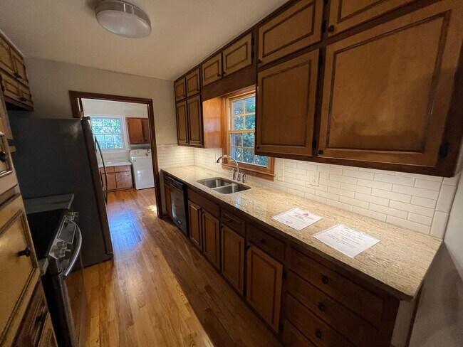 Building Photo - Conveniently Located Home Tucker/Stone Mou...