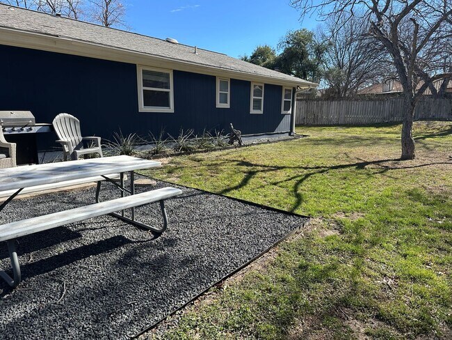 Building Photo - *** Near Domain * Stunning 4 Bedroom House * Fully Furnished * Designer Decorated * High End Luxu...