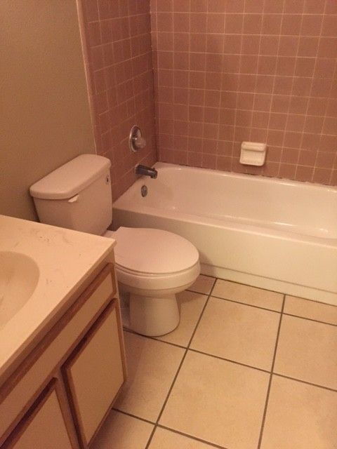 Building Photo - Perfect 1 Bedroom 1 Bathroom With Fenced In Backyard!
