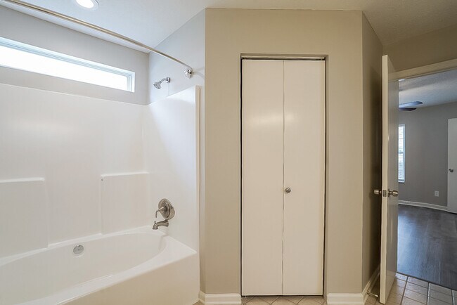 Building Photo - Spacious 3-Bedroom Home in Smyrna