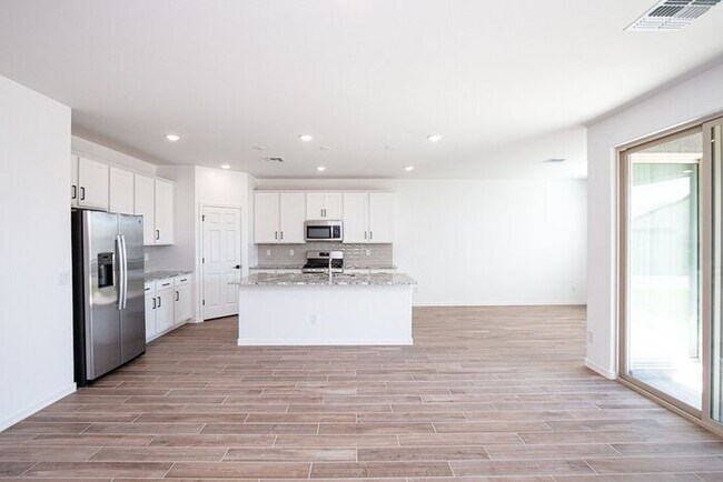 Building Photo - MOVE IN SPECAILS!! ONE MONTH RENT FREE!! Laveen Home Up For RENT! 4BD 2.5 BA