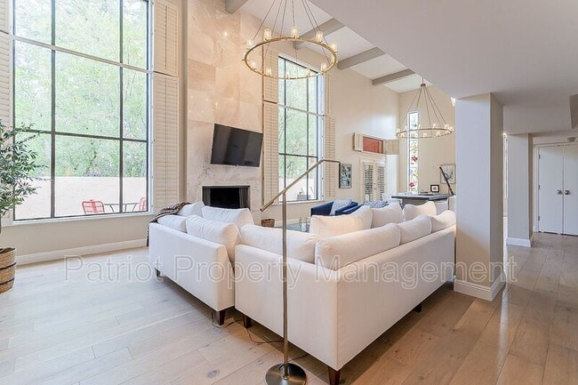 Building Photo - 8602 E Vista Del Lago