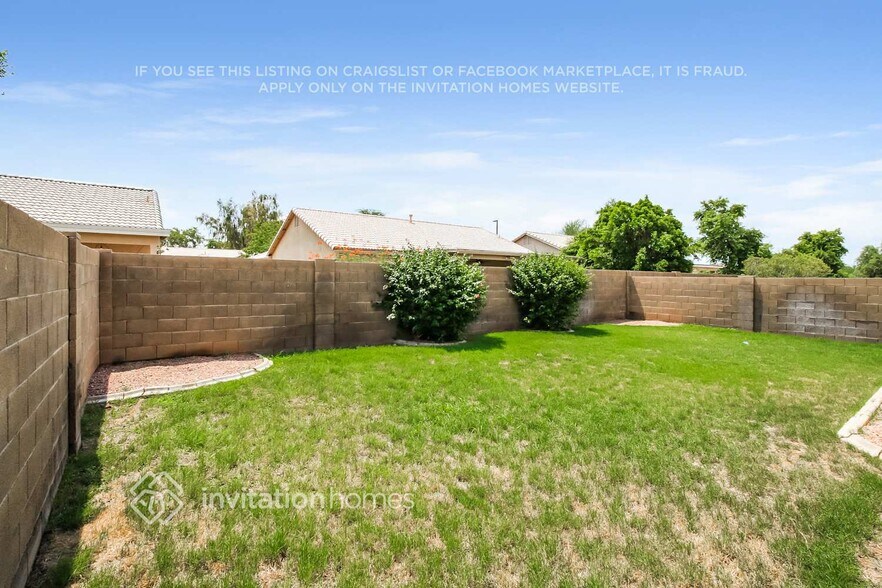 Building Photo - 2751 E Terrace Ave