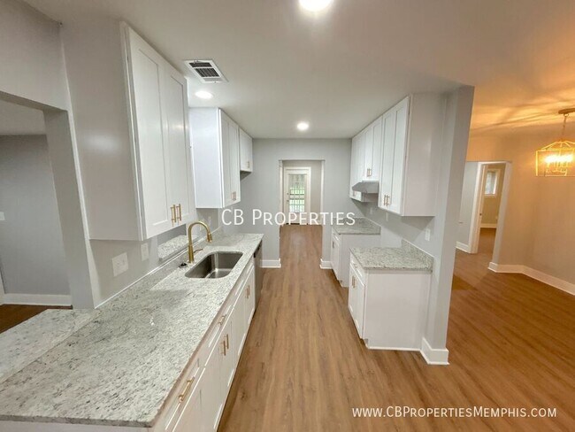 Building Photo - 1326 Whitewater-