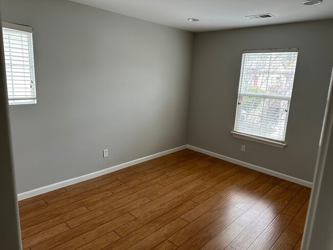 Building Photo - 2449 Milford Dr