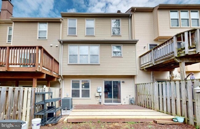 Building Photo - 5612 Gresham Ln