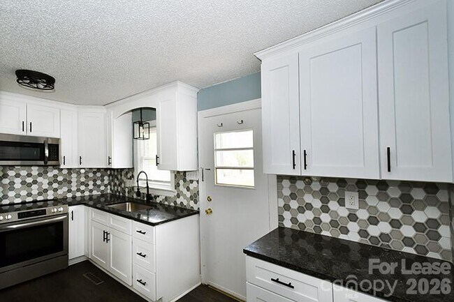 Building Photo - 266 Long St