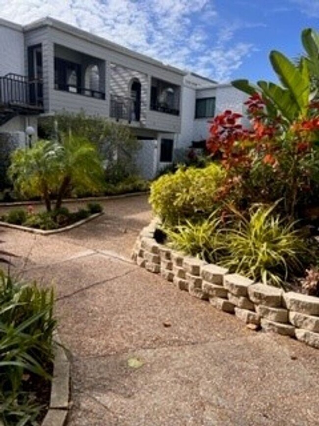 Building Photo - VENICE ISLAND - Condo with Canal View and Beach Access!