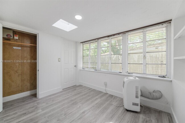 Building Photo - 6290 SW 70th St