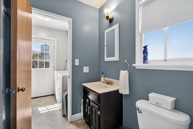 Building Photo - 3 Bed, 2 Bath home in quiet neighborhood