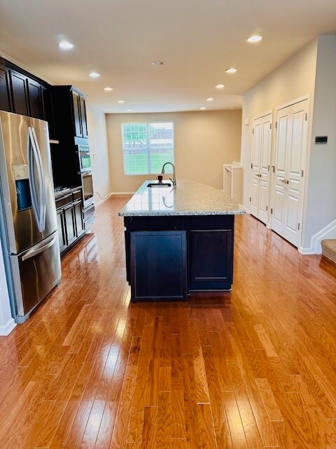 Building Photo - 863 Barclay Cir