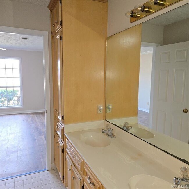 Building Photo - 110 Dellwood Ct