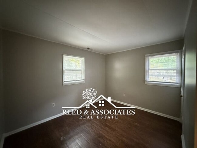 Building Photo - Adorable Millington Home