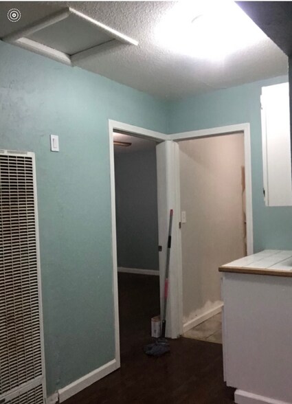 Building Photo - 15726 L St