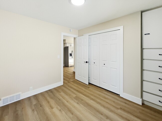 Building Photo - 2130 Brady Ave