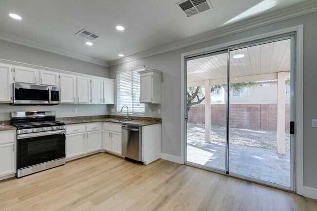 Building Photo - BEAUTIFUL SUMMERLIN 3 BEDROOM UPGRADED!!